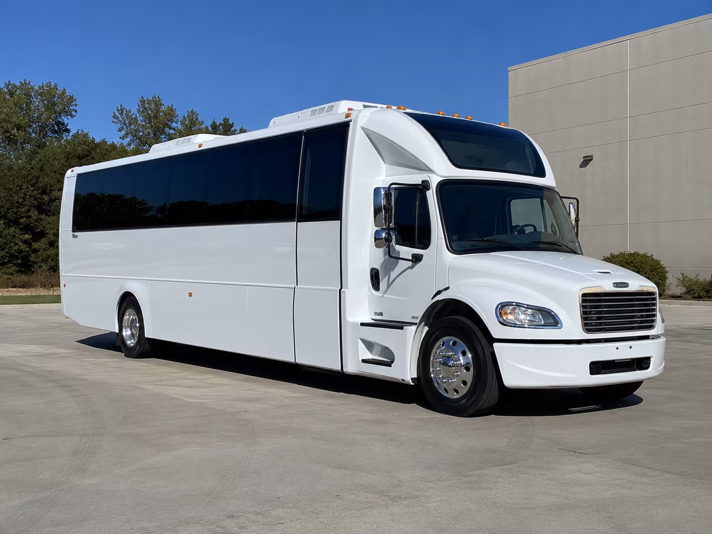 brookhaven 28 passenger party bus